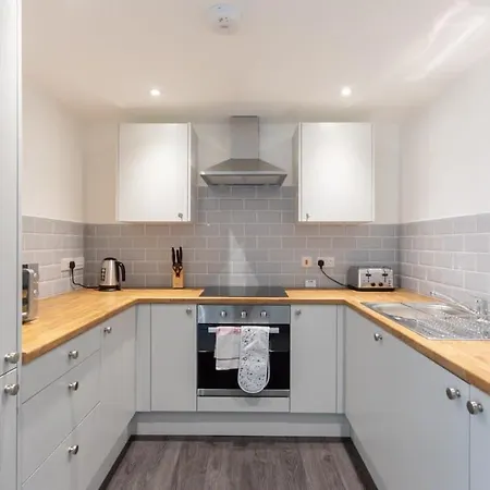 Charming 1 Bedroom In דירה