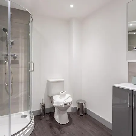 Charming 1 Bedroom In לידס